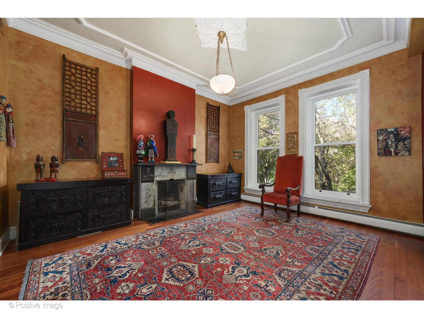 1957 W Schiller Street