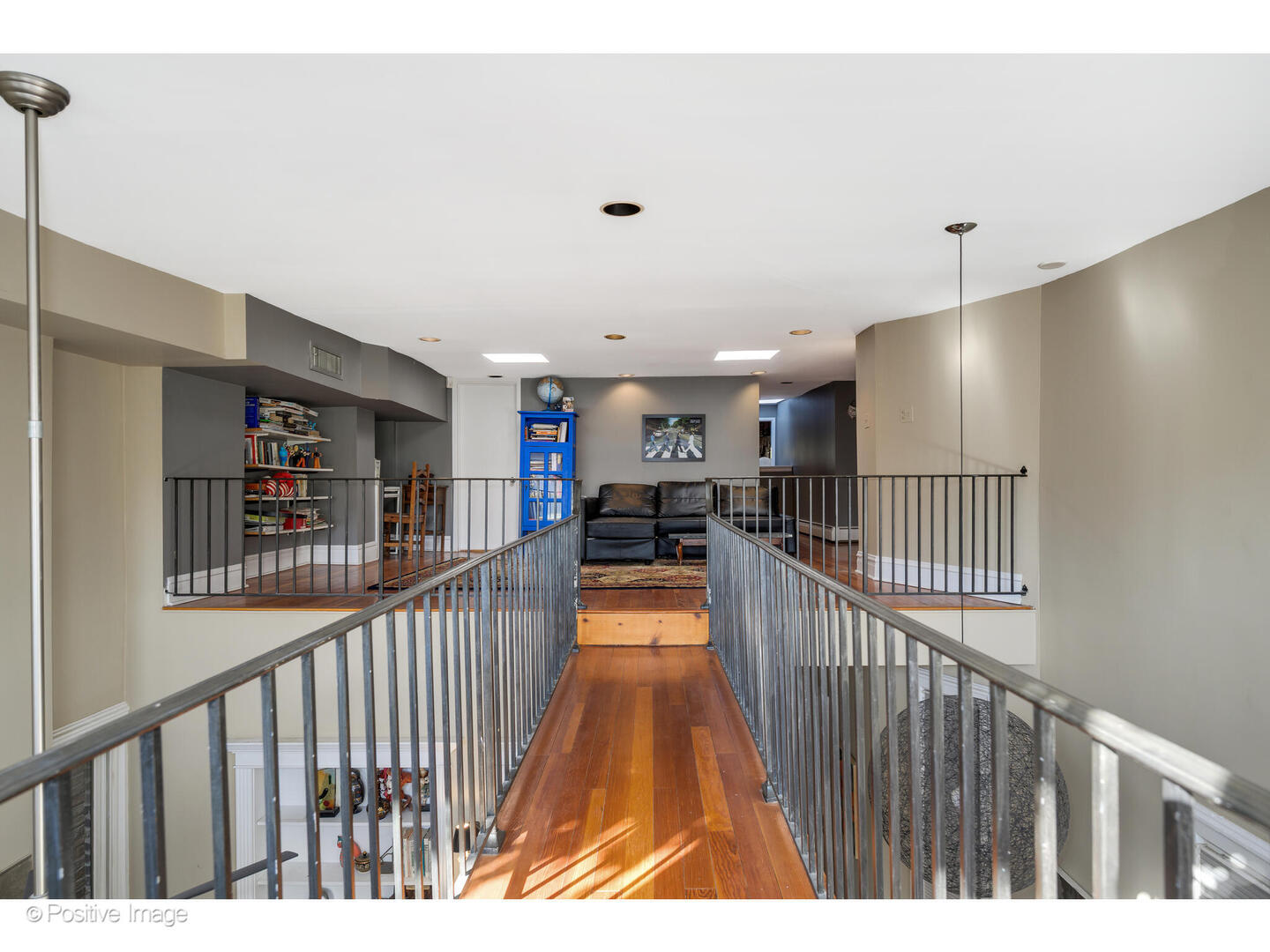 1957 W Schiller Street