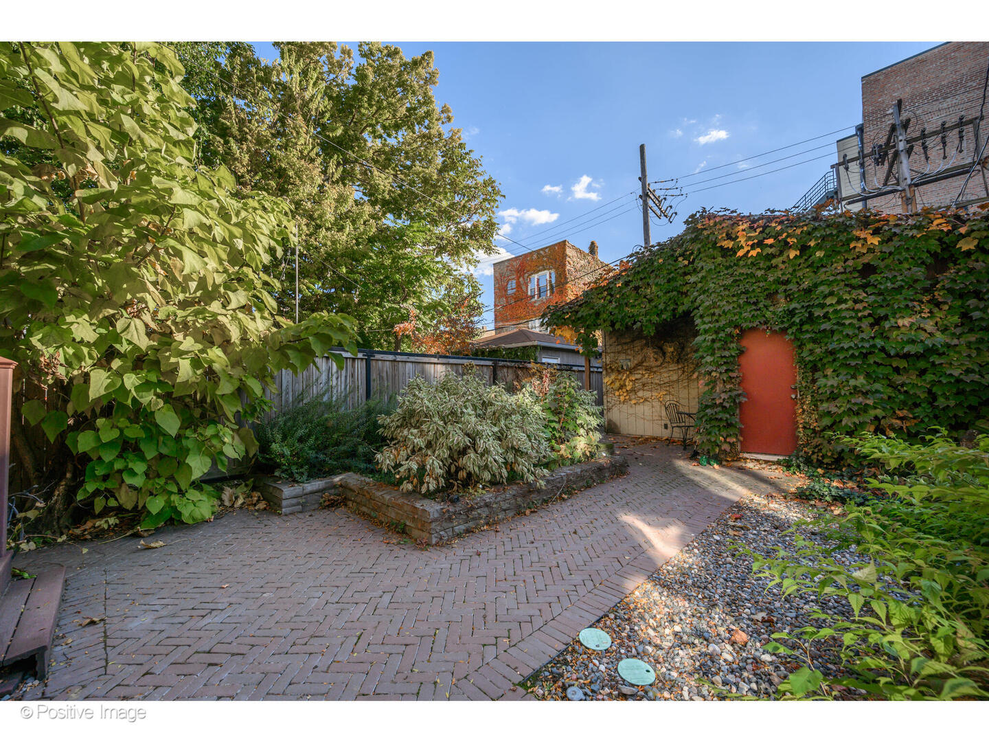 1957 W Schiller Street
