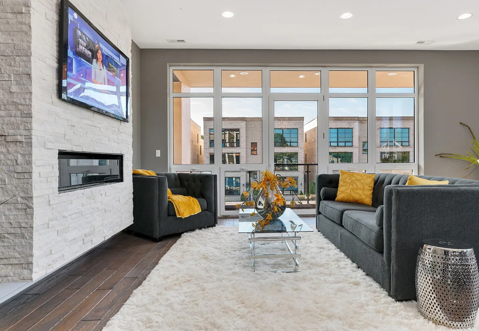 2444 W Irving Park Road Unit: 2E