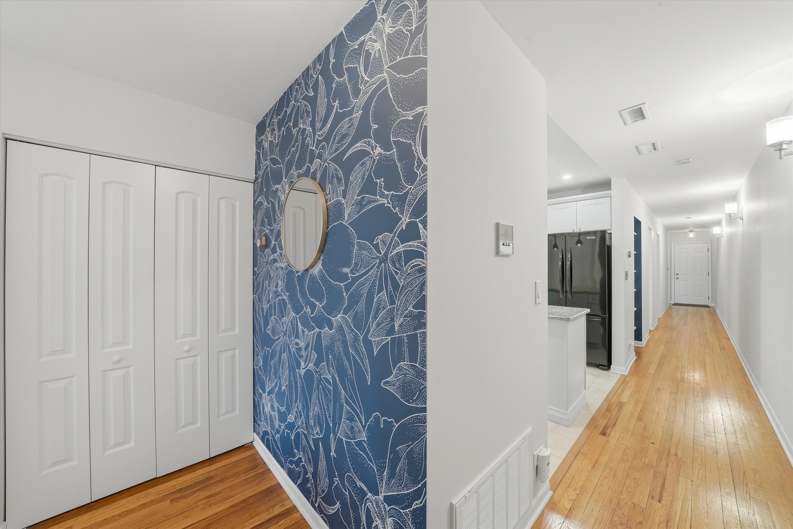 4014 N Clarendon Avenue Unit: 4S