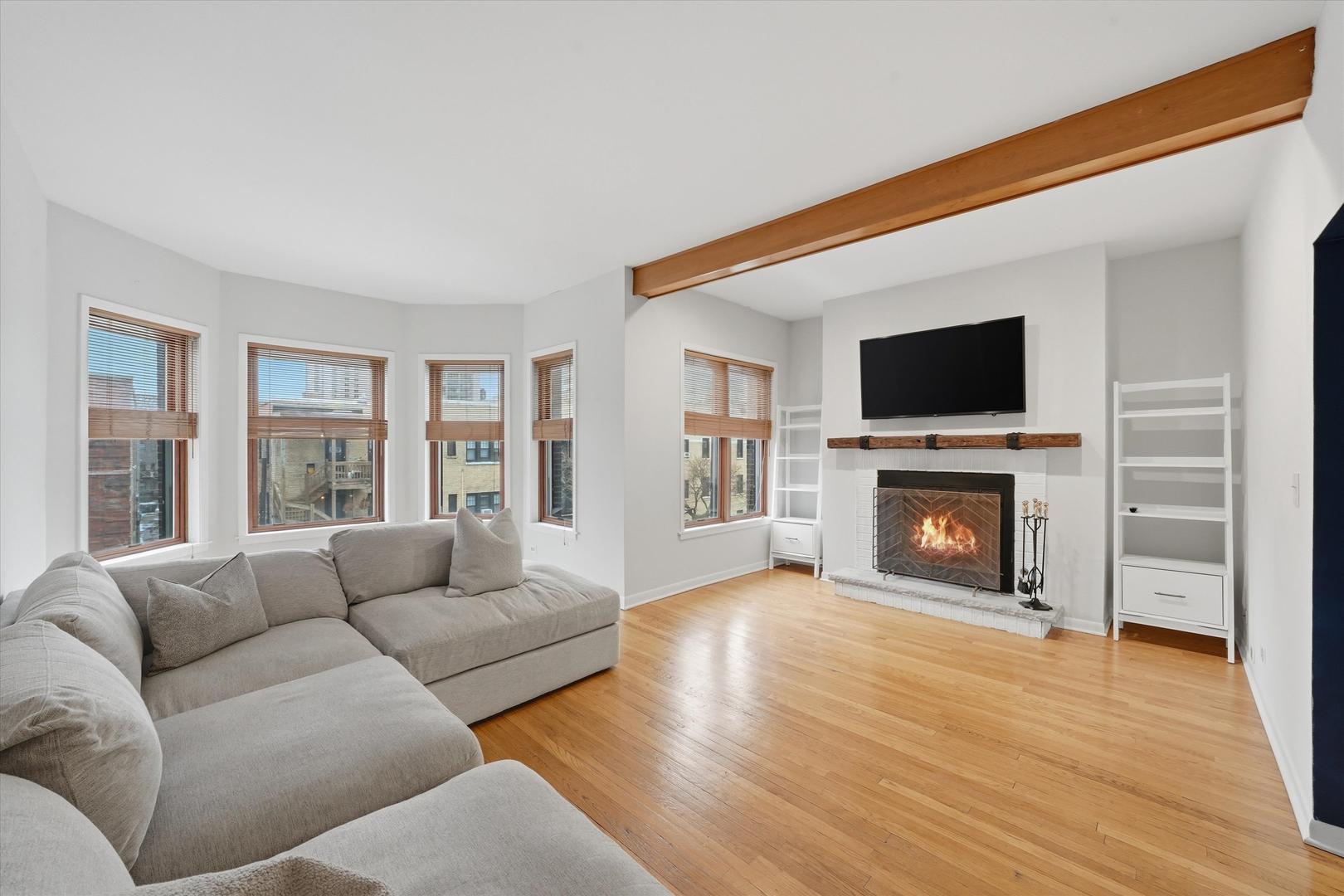 4014 N Clarendon Avenue Unit: 4S