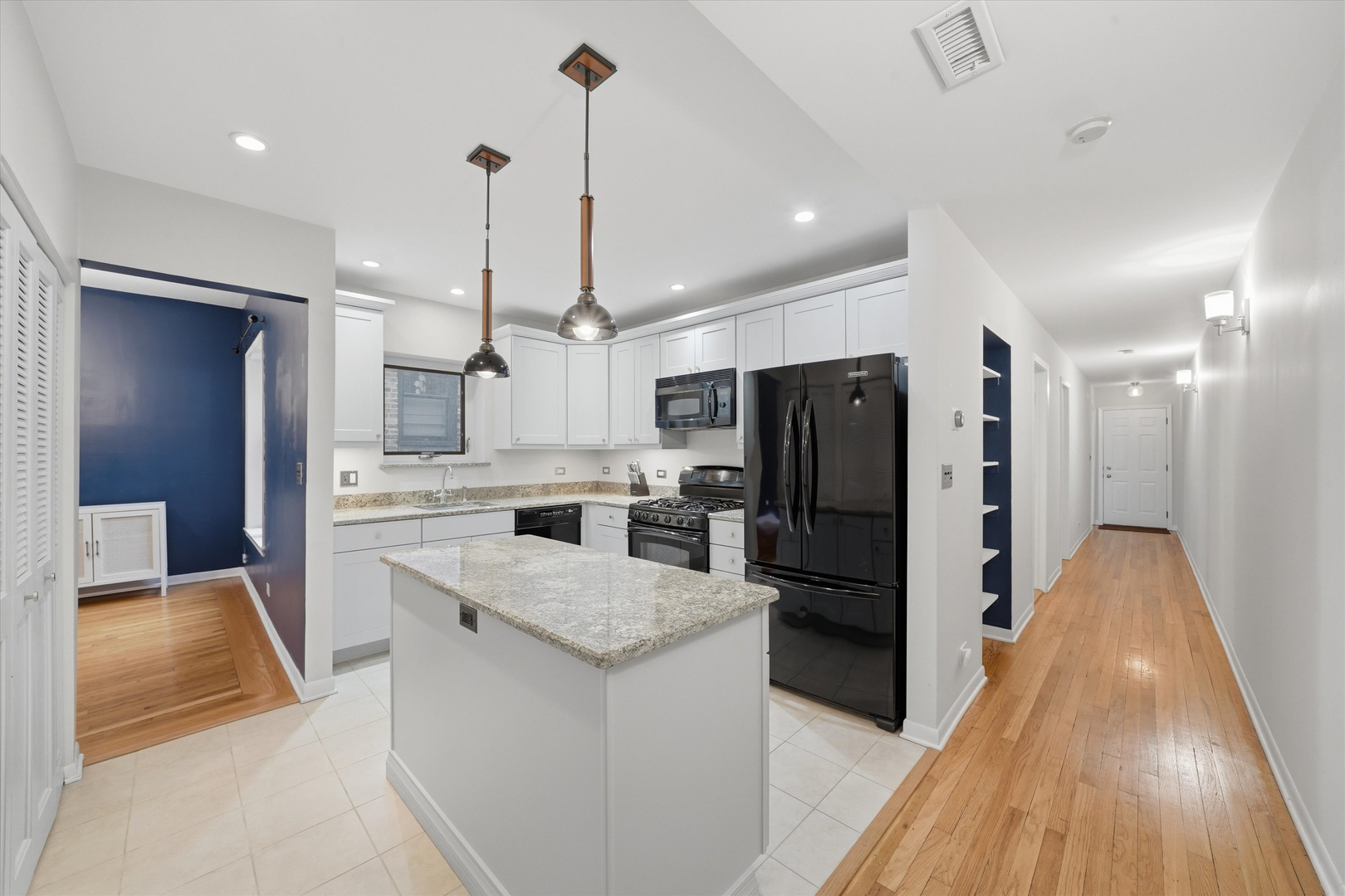 4014 N Clarendon Avenue Unit: 4S