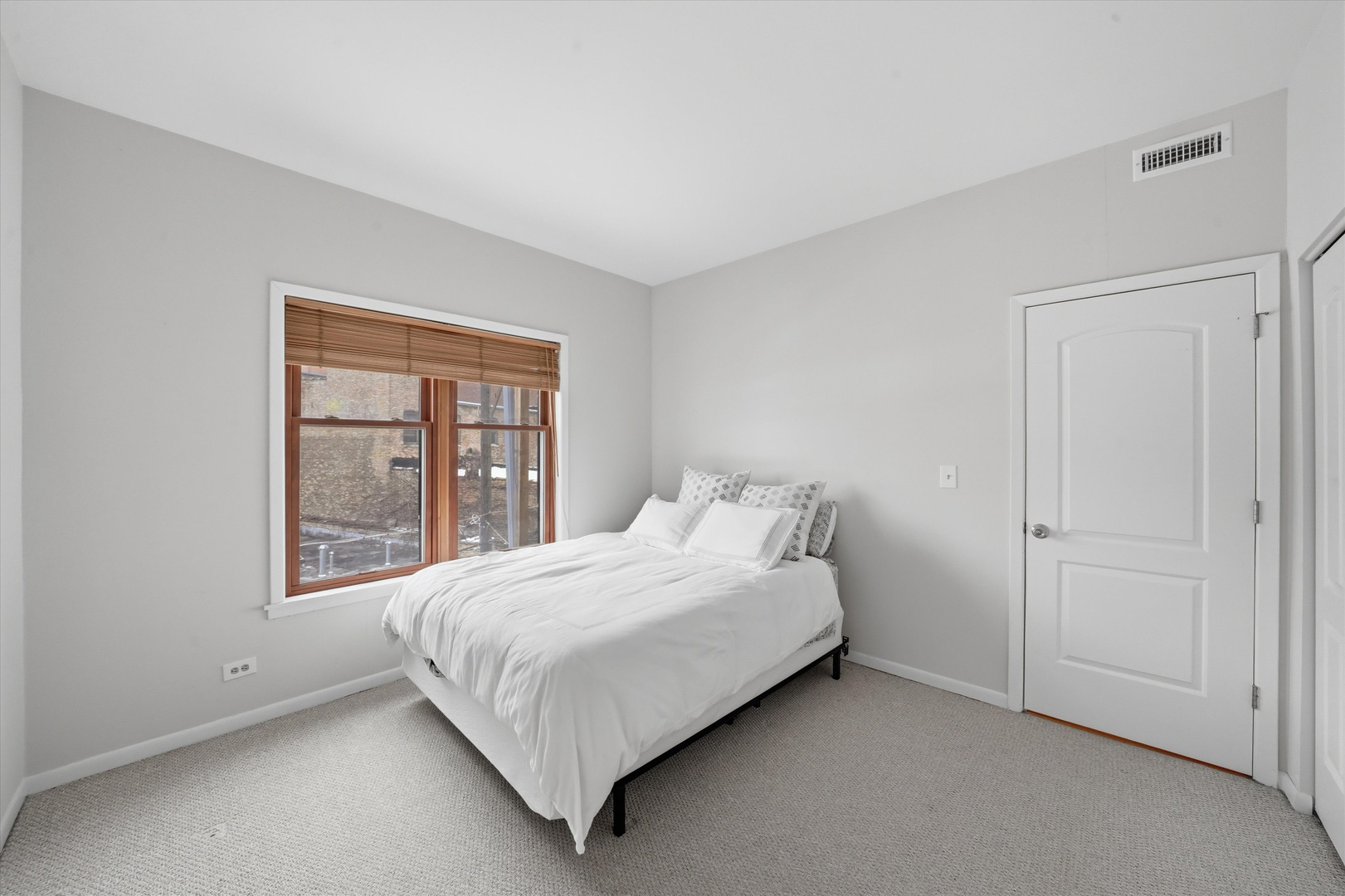 4014 N Clarendon Avenue Unit: 4S