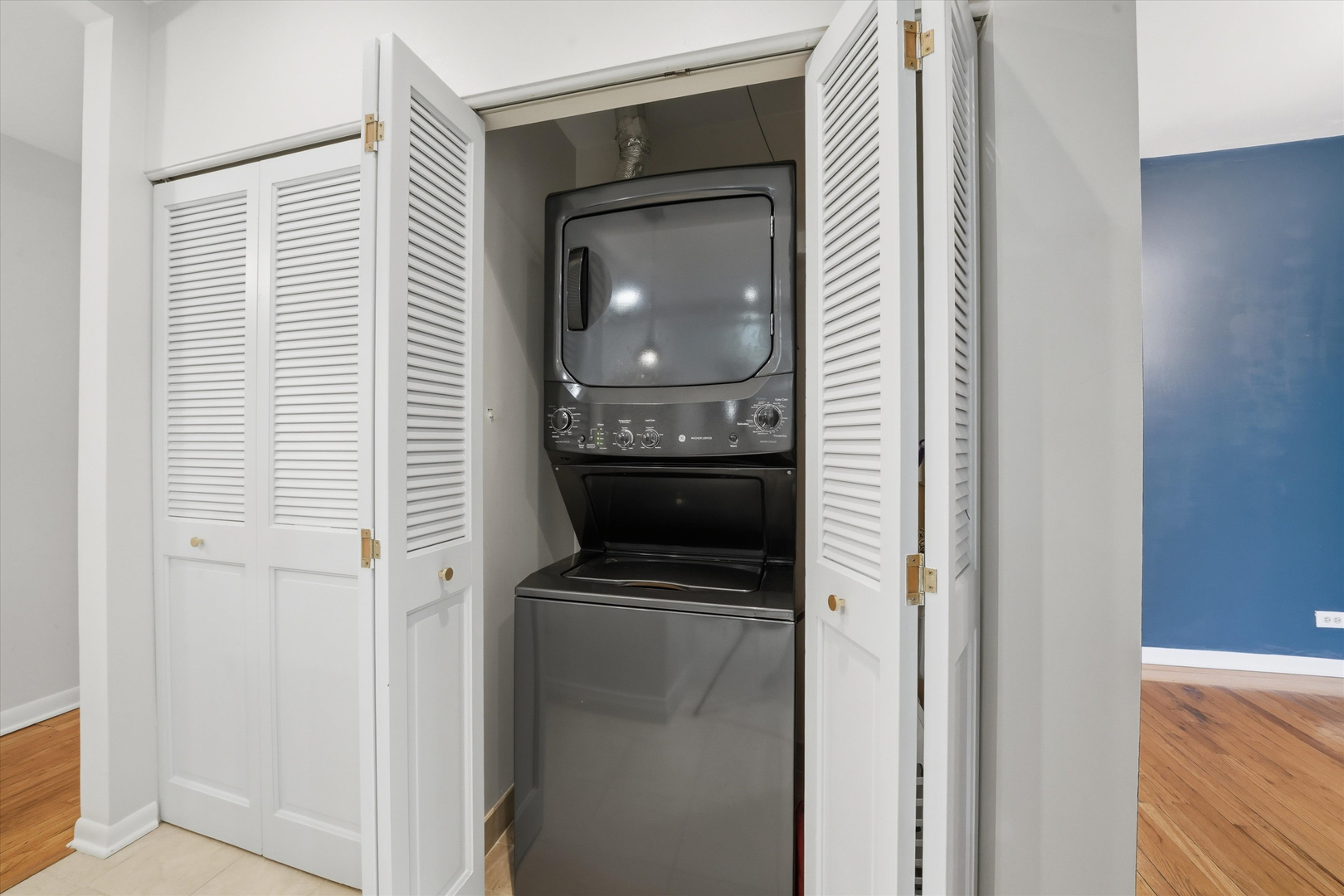 4014 N Clarendon Avenue Unit: 4S