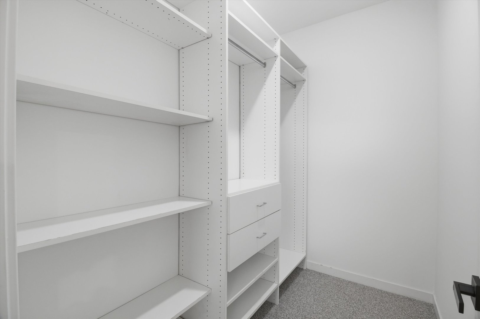 5824 N Lincoln Avenue Unit: 2S