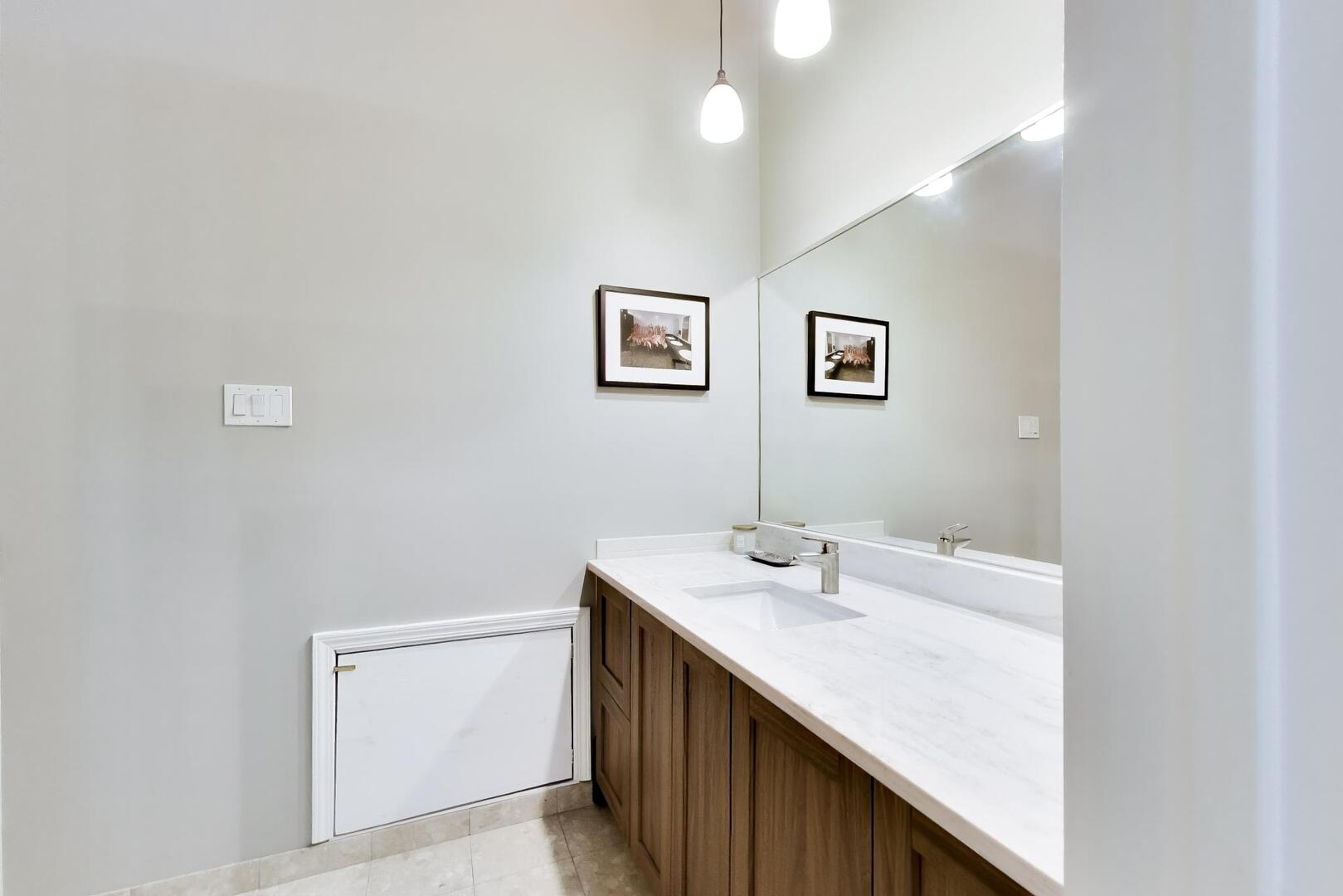 1733 W Irving Park Road Unit: 215