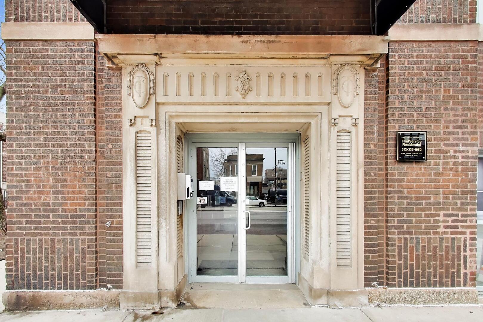 1733 W Irving Park Road Unit: 215