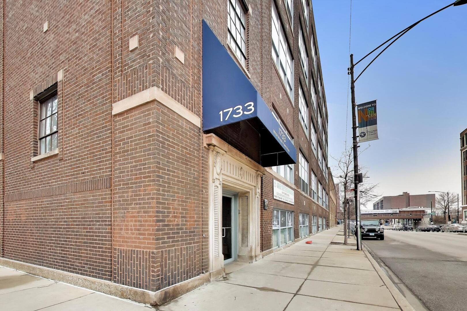 1733 W Irving Park Road Unit: 215