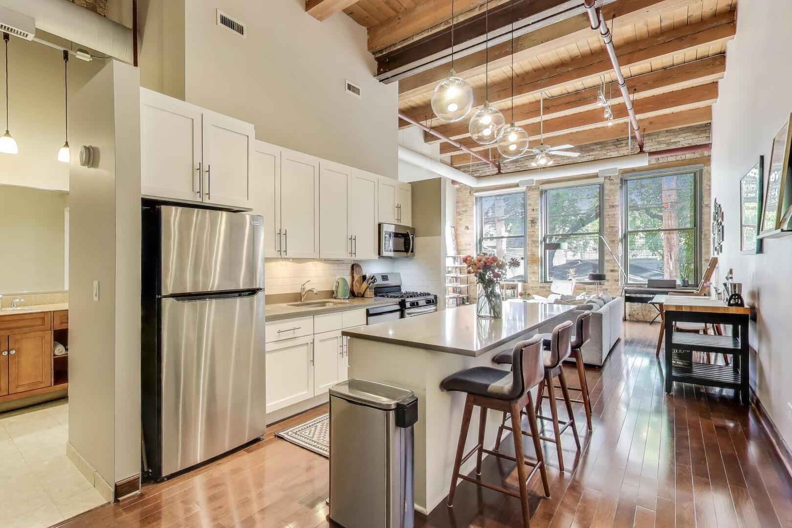 1733 W Irving Park Road Unit: 215