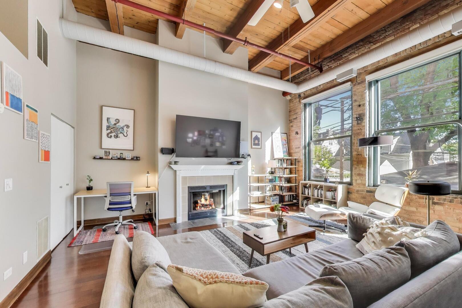 1733 W Irving Park Road Unit: 215