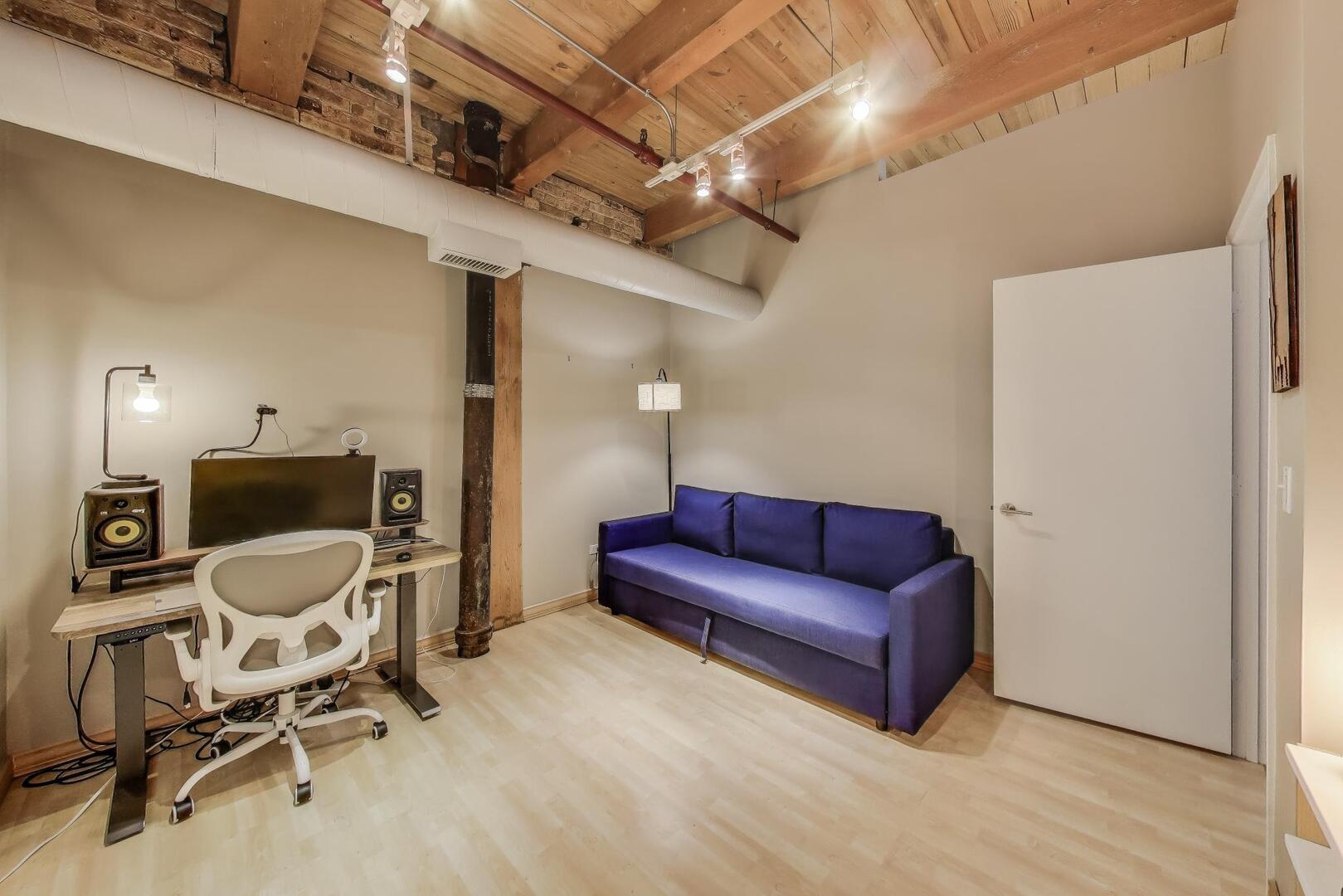 1733 W Irving Park Road Unit: 215