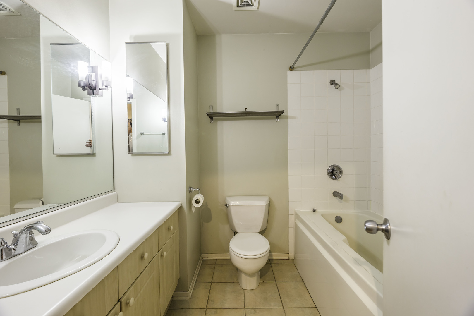375 W Erie Street Unit: 219
