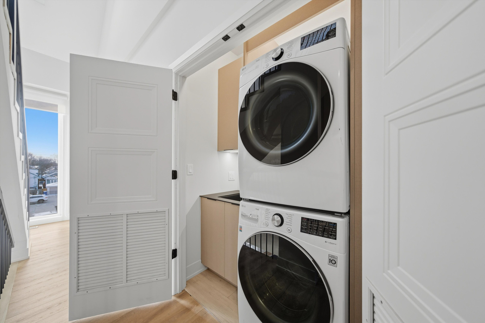 4200 W BELMONT Avenue