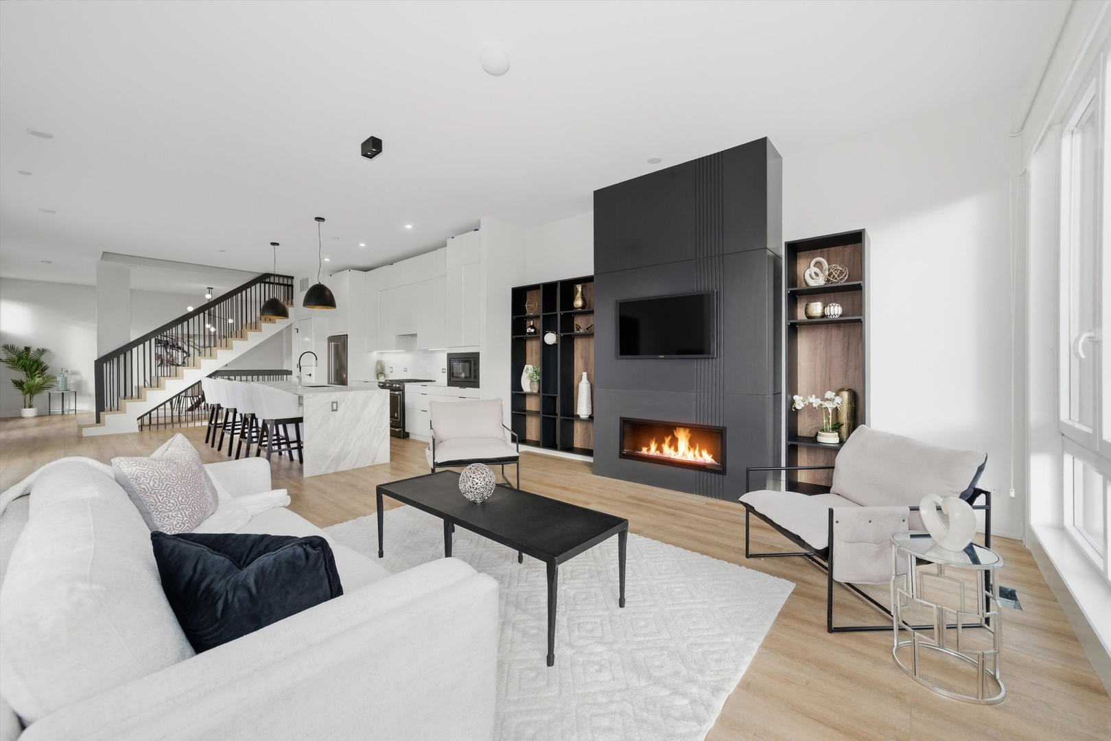 4200 W BELMONT Avenue