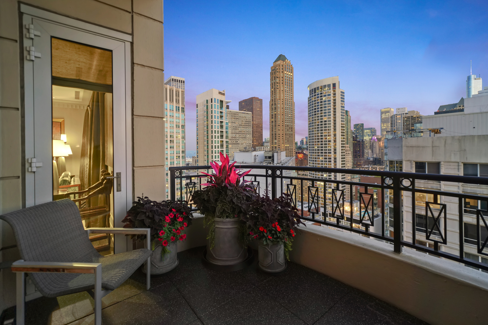 10 E Delaware Place Unit: 34A