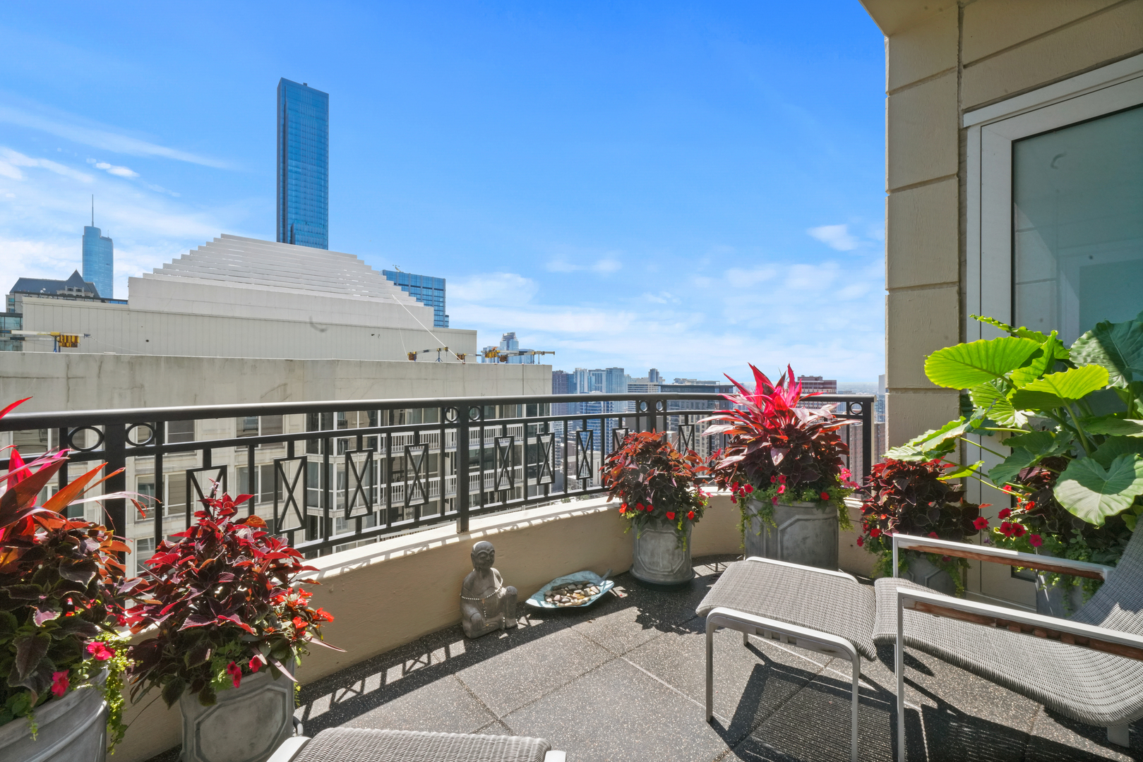 10 E Delaware Place Unit: 34A