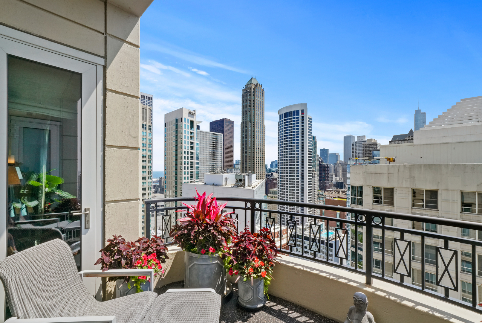 10 E Delaware Place Unit: 34A