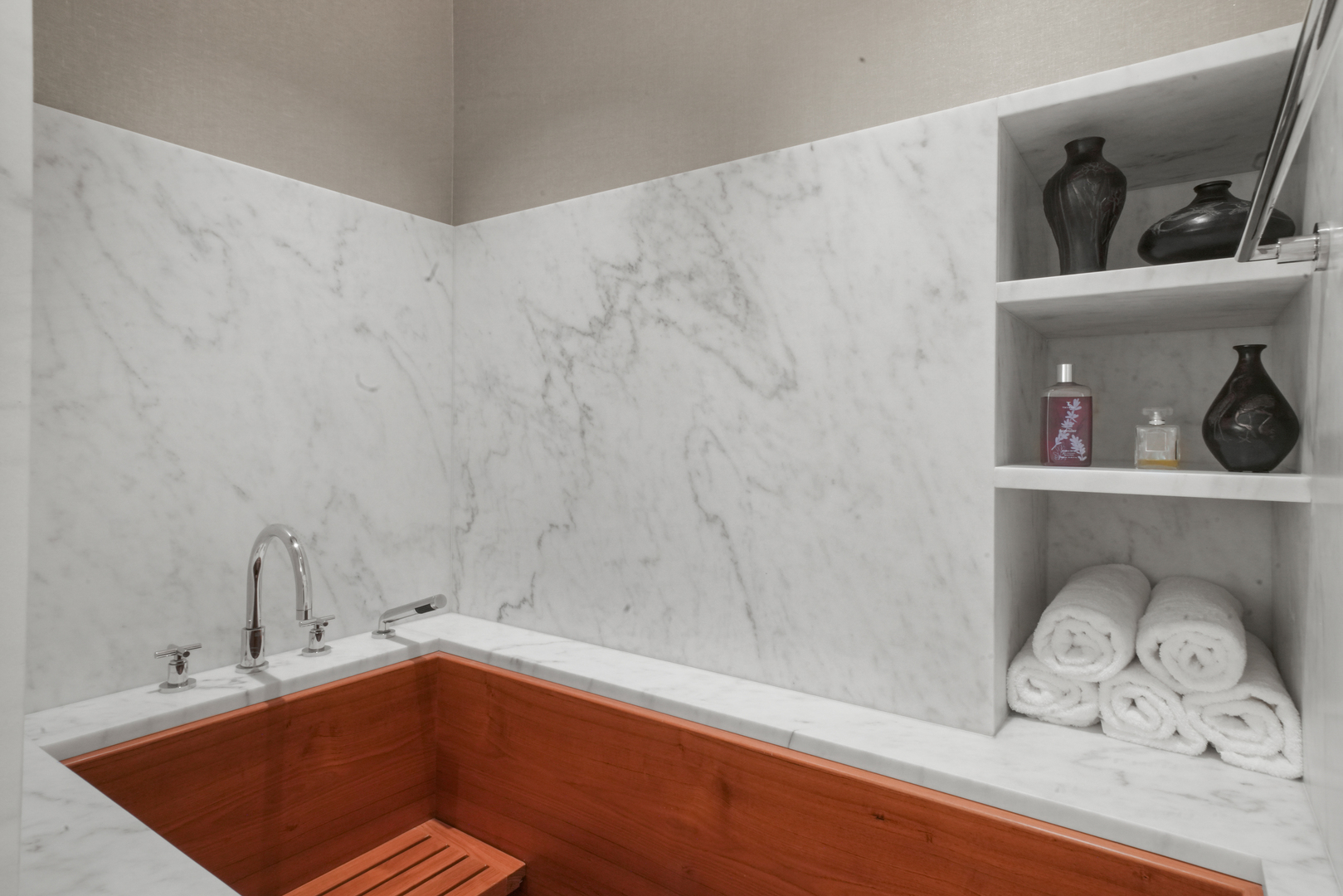 10 E Delaware Place Unit: 34A