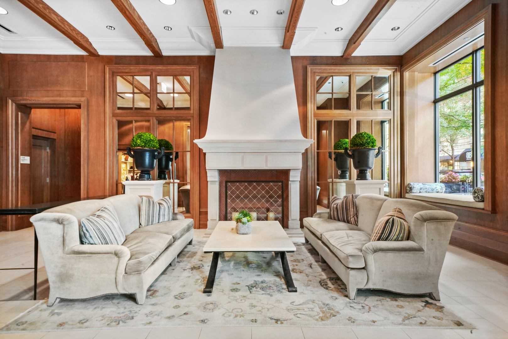 10 E Delaware Place Unit: 34A