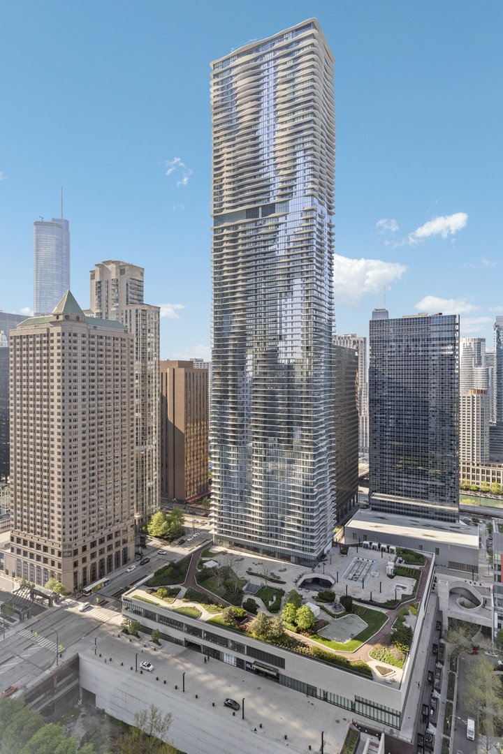 225 N Columbus Drive Unit: 6204