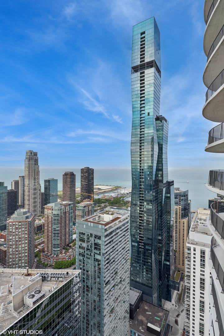 225 N Columbus Drive Unit: 6204