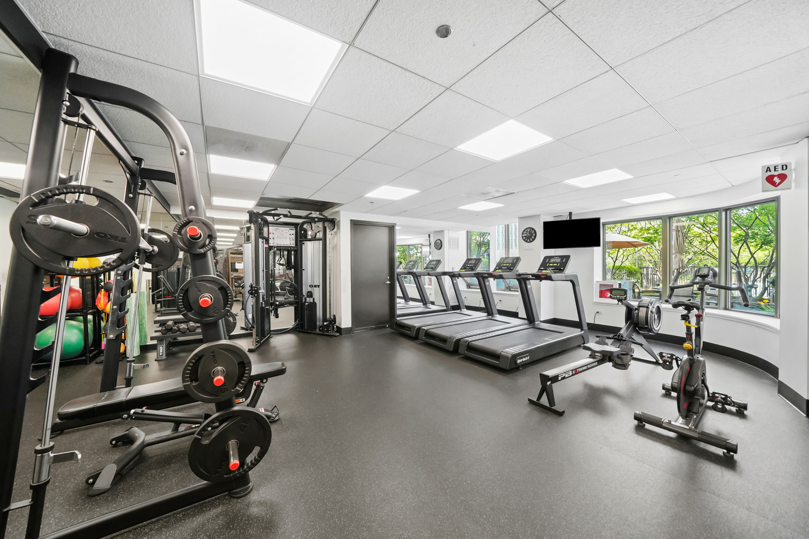 400 N Lasalle Street Unit: 2807