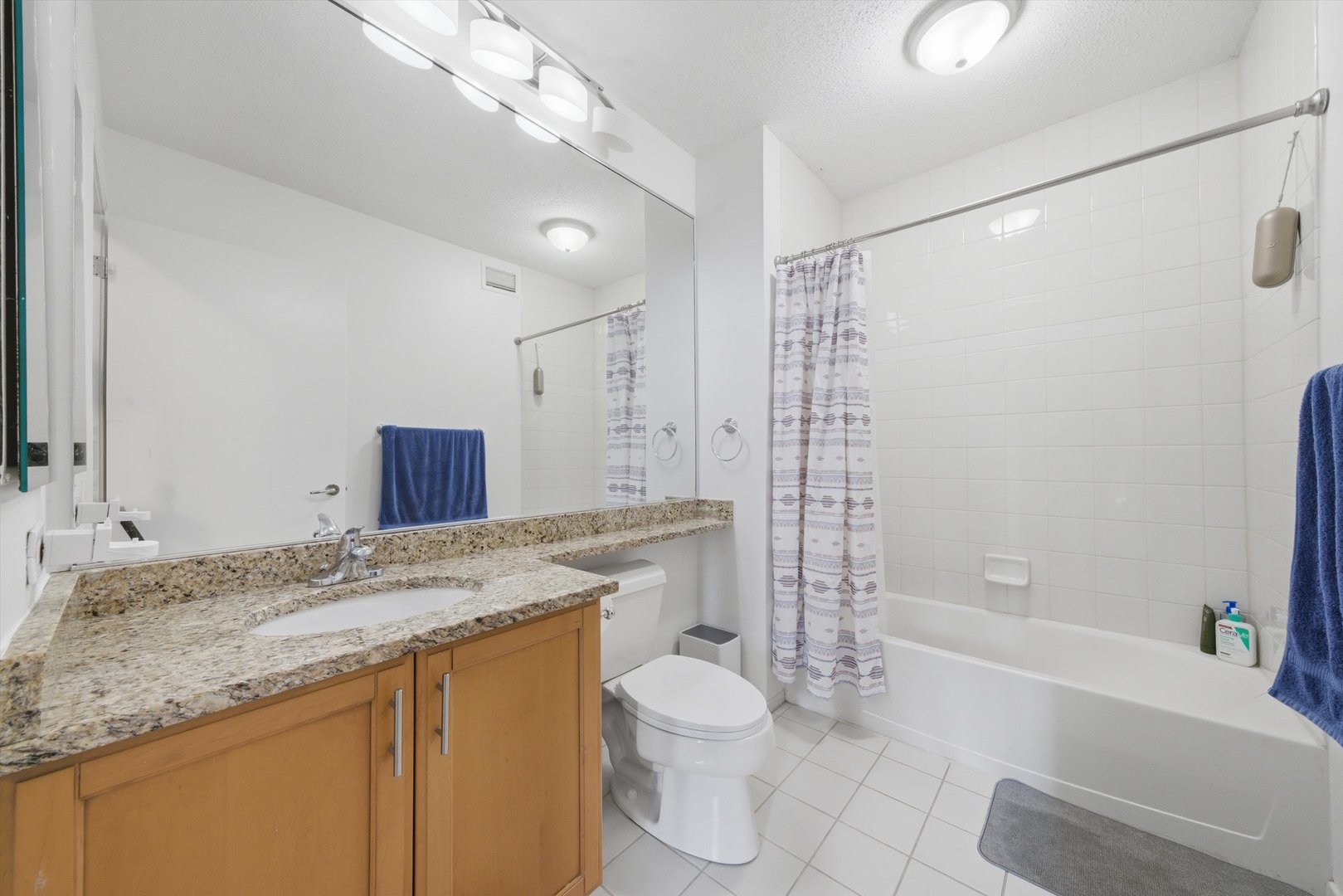 400 N Lasalle Street Unit: 2807