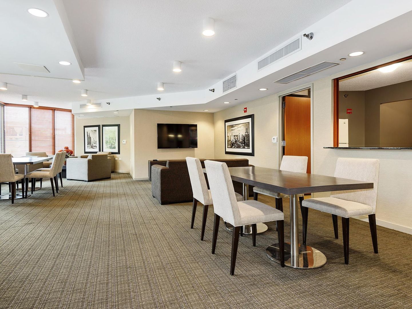 400 N Lasalle Street Unit: 2807