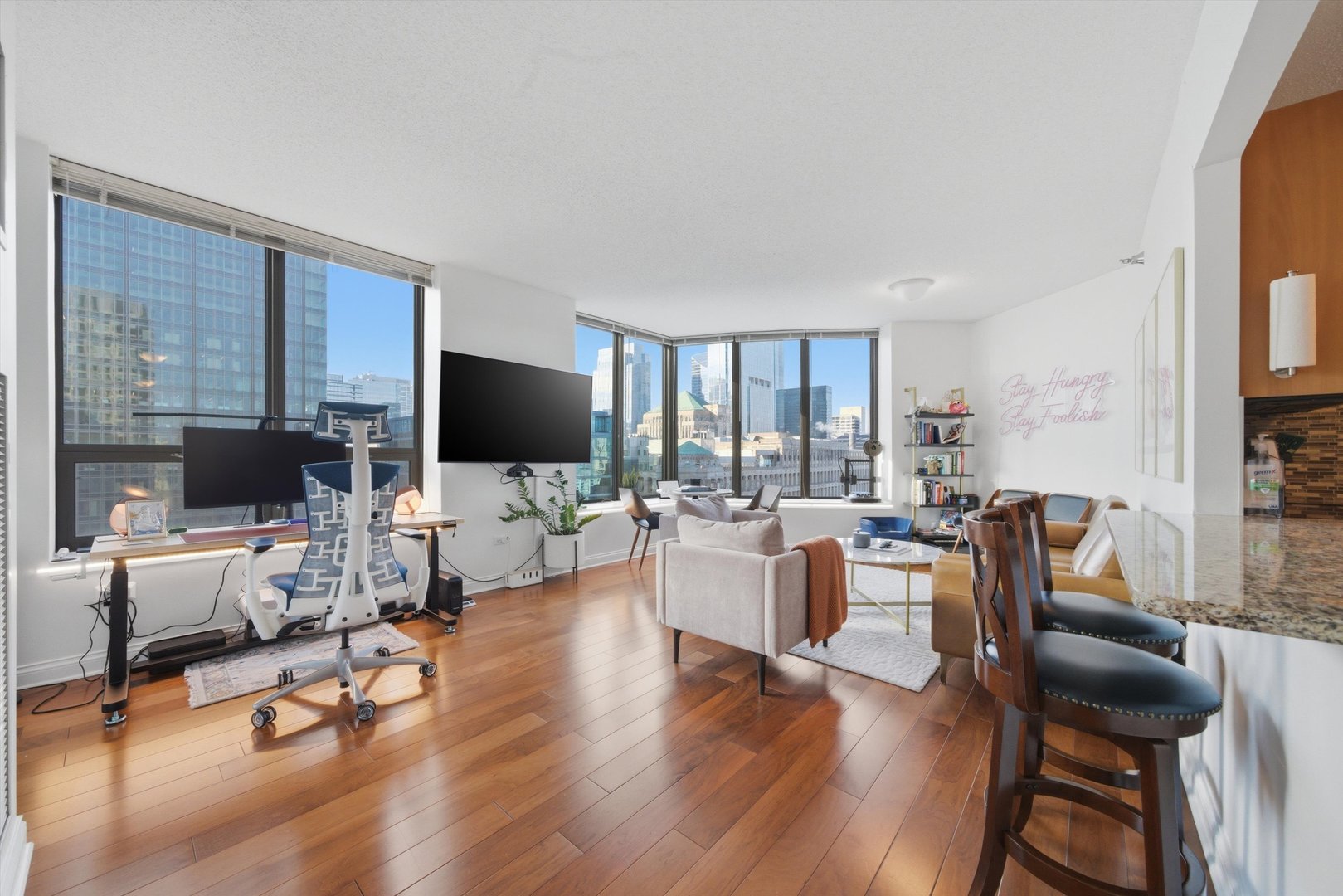 400 N Lasalle Street Unit: 2807