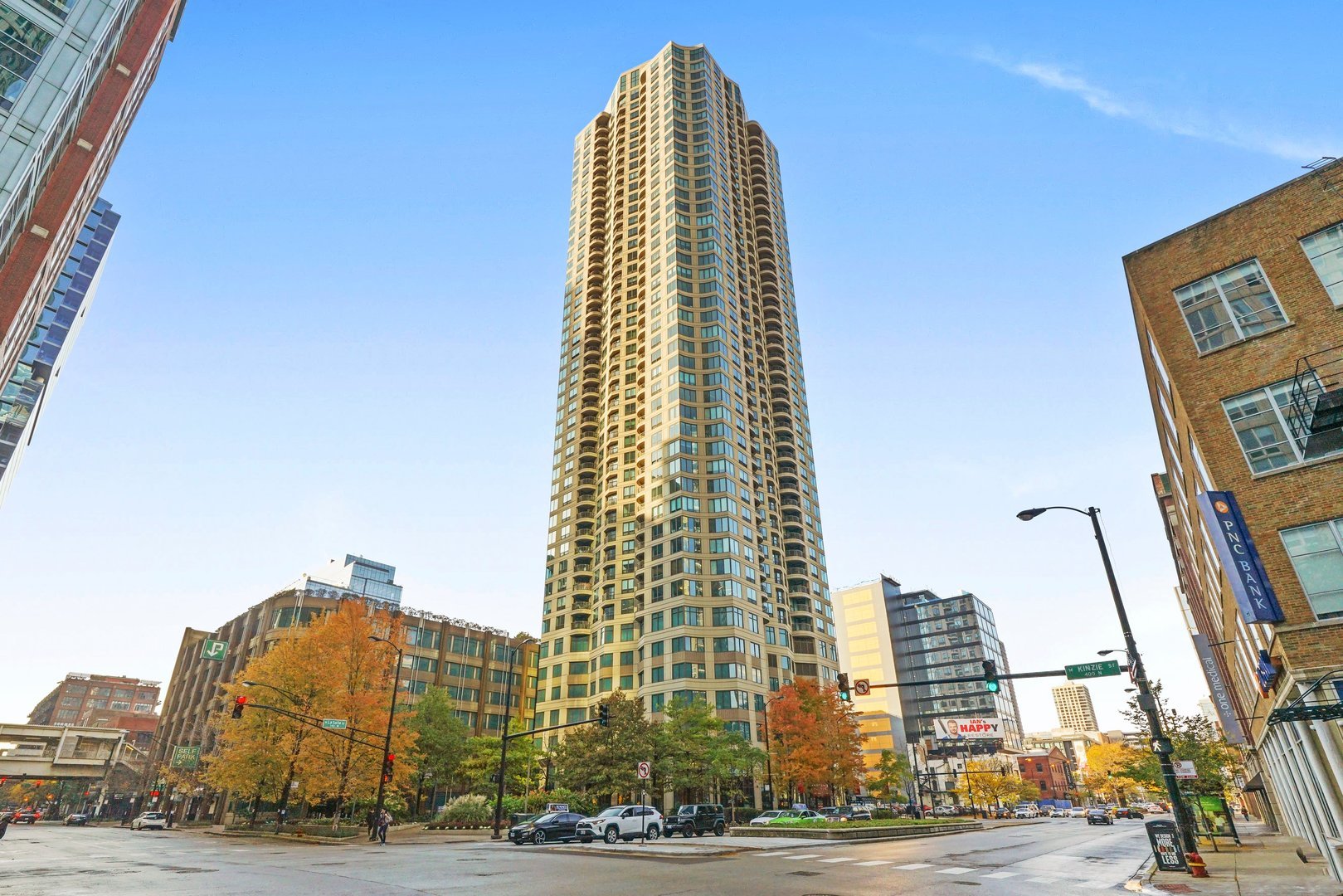 400 N Lasalle Street Unit: 2807
