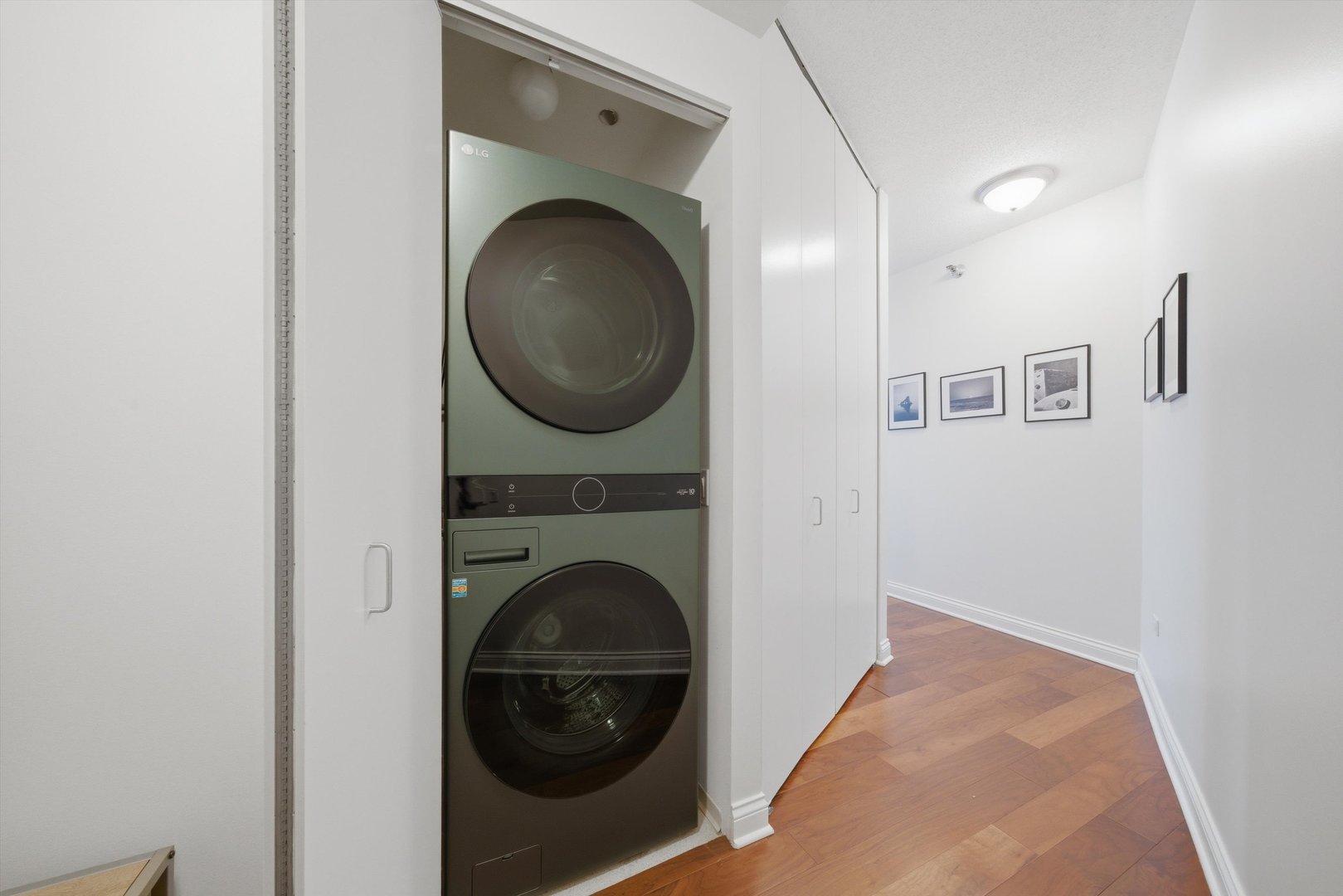 400 N Lasalle Street Unit: 2807