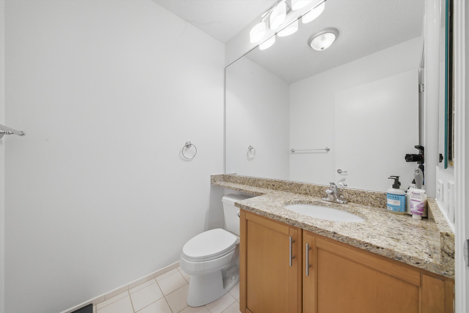 400 N Lasalle Street Unit: 2807