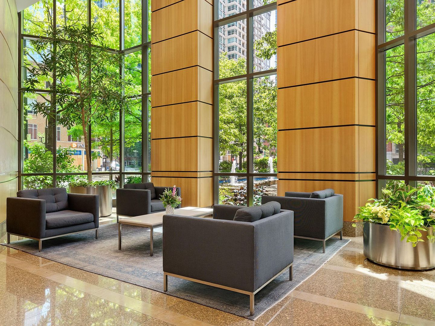 400 N Lasalle Street Unit: 2807