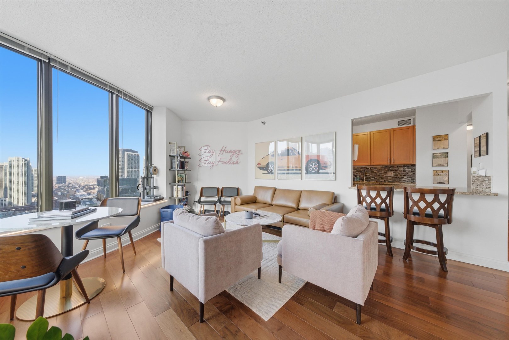 400 N Lasalle Street Unit: 2807