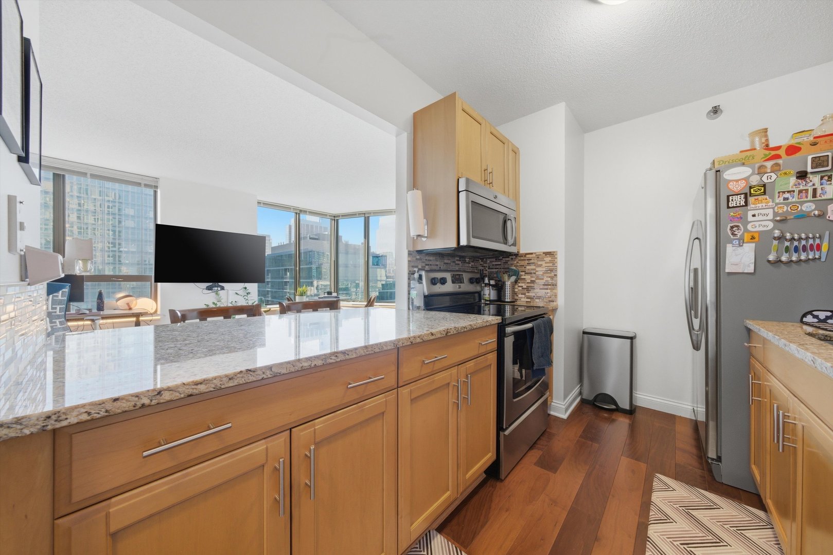 400 N Lasalle Street Unit: 2807