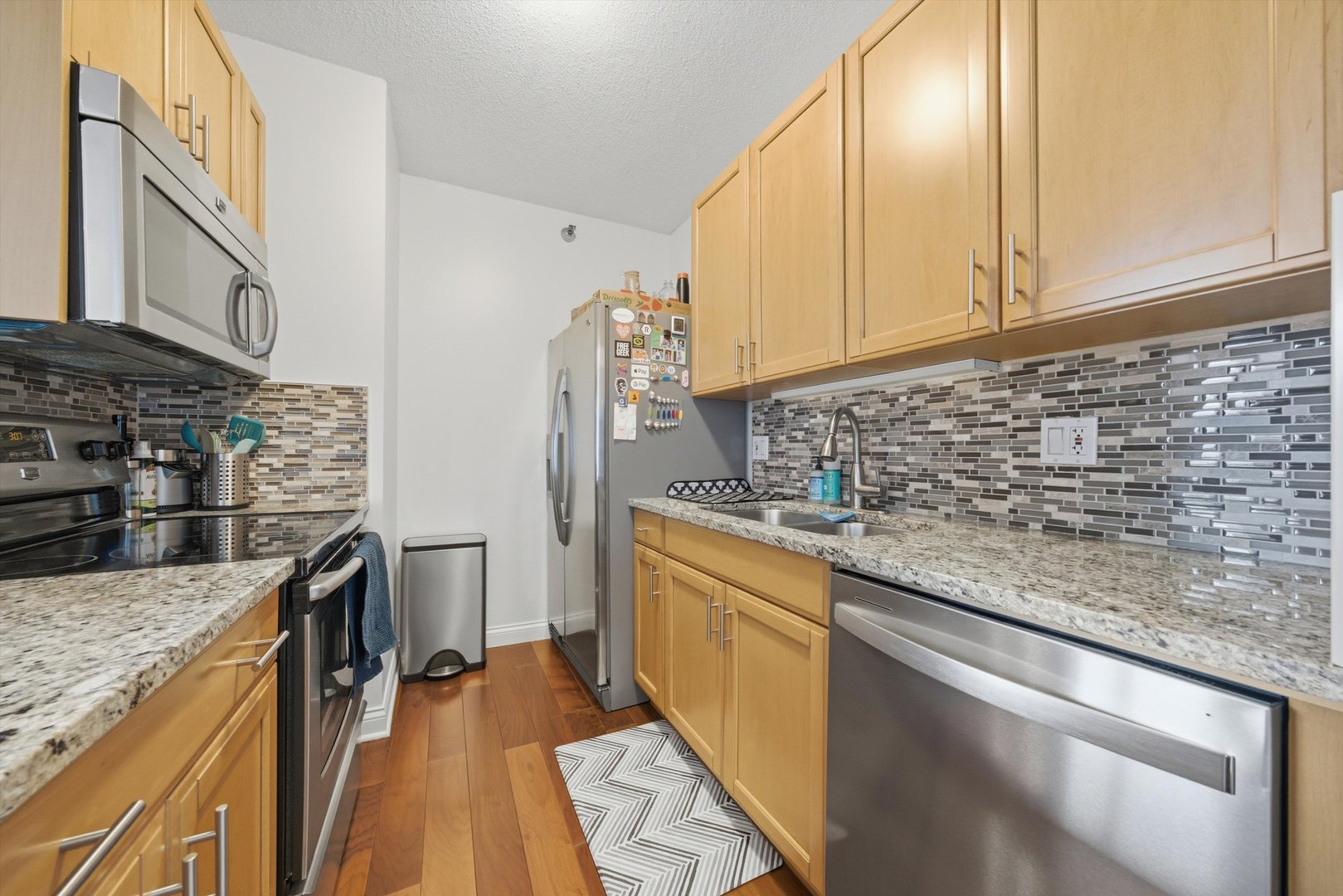 400 N Lasalle Street Unit: 2807