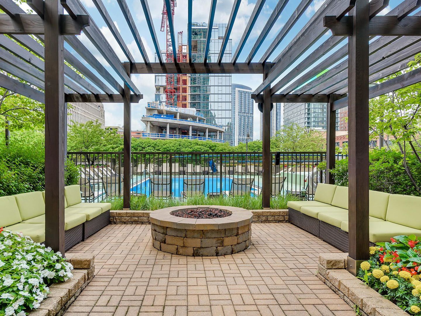 400 N Lasalle Street Unit: 2807