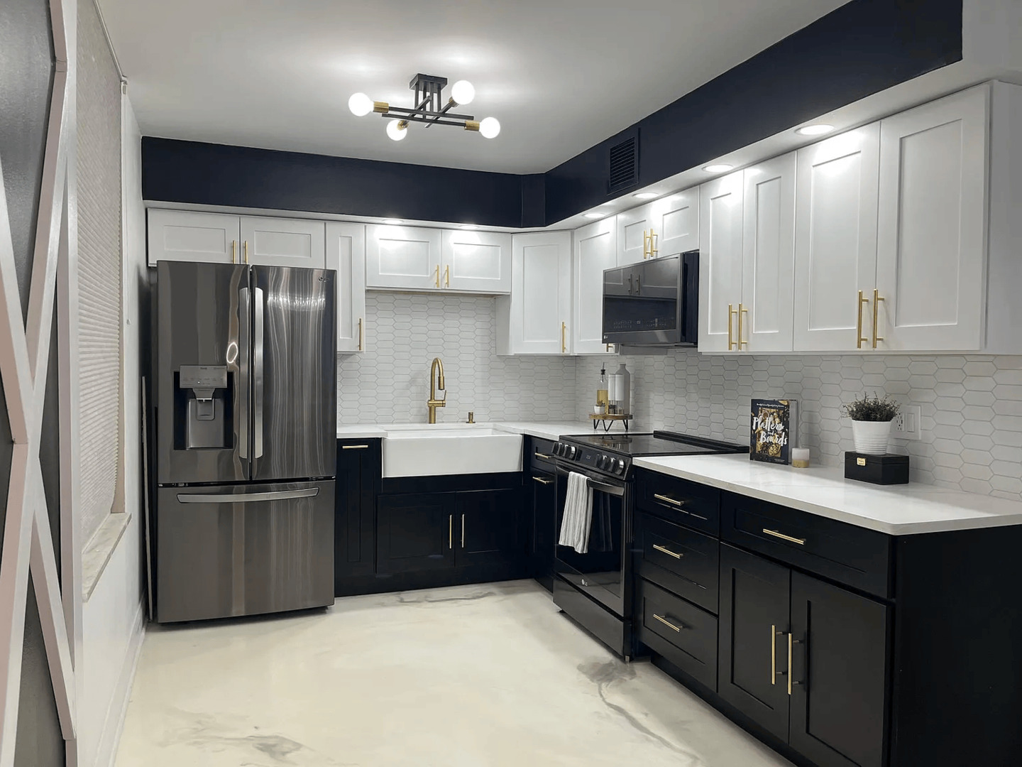 201 E Chestnut Street Unit: 11E