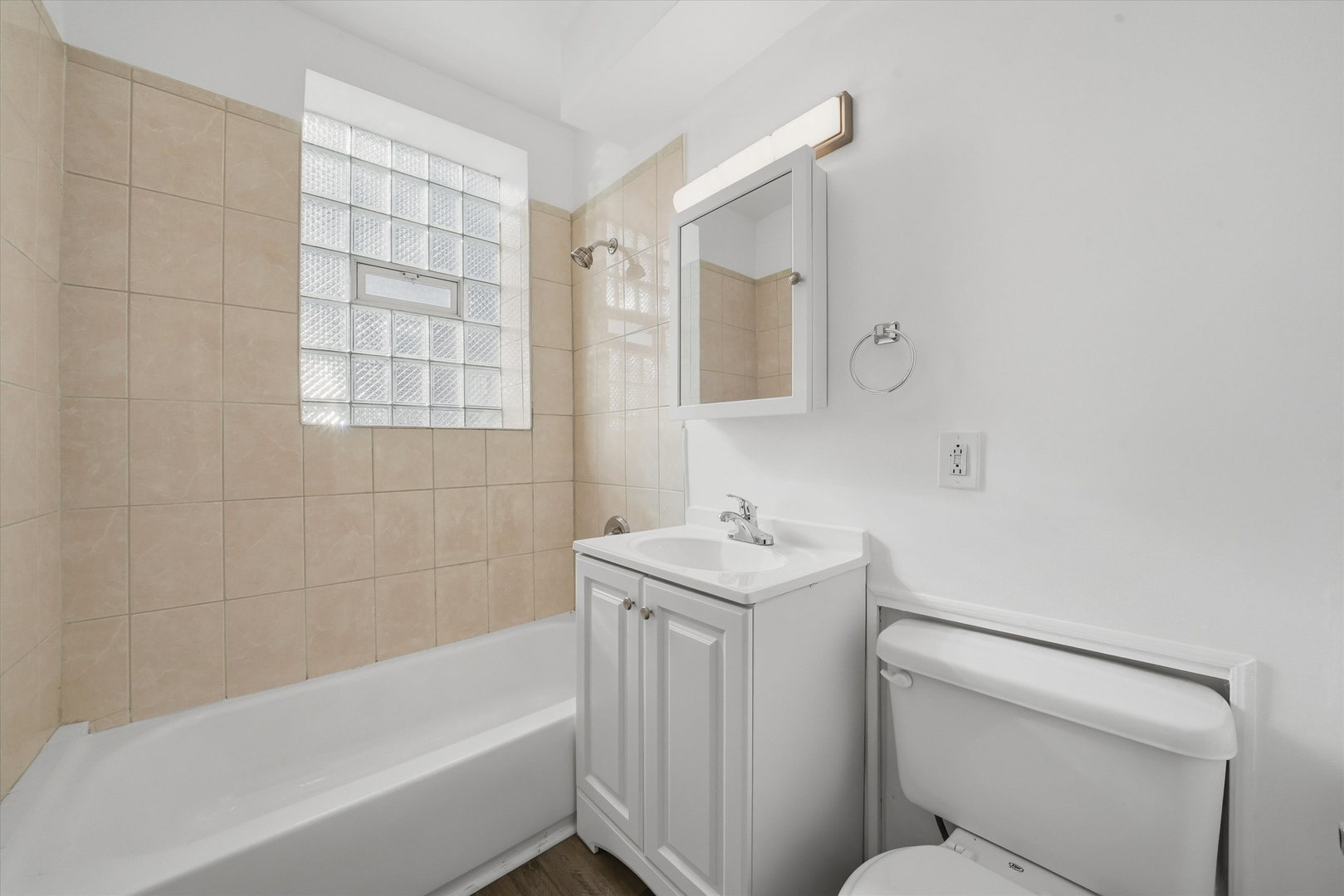 3100 W Argyle Street Unit: G