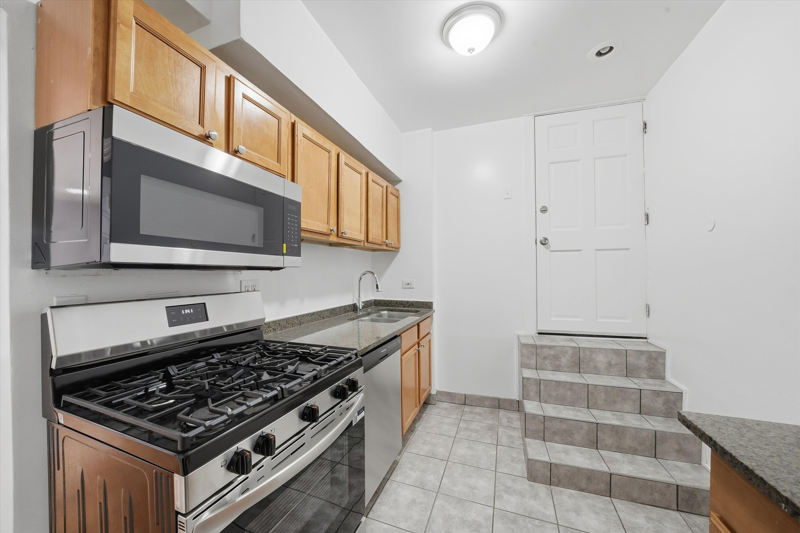 3100 W Argyle Street Unit: G