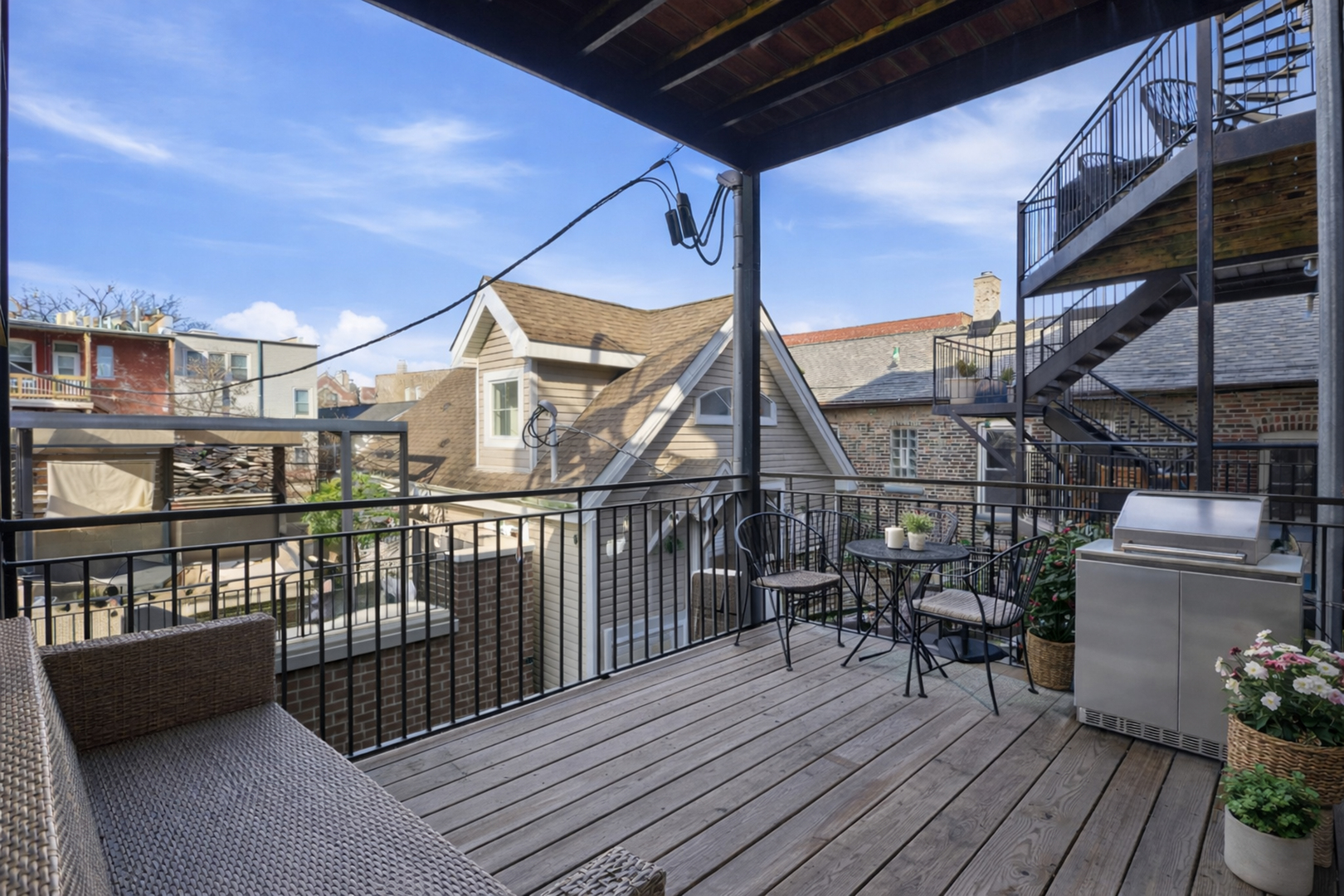 1076 N Marshfield Avenue Unit: 2