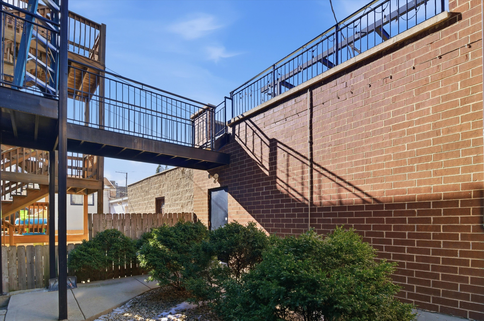 1076 N Marshfield Avenue Unit: 2