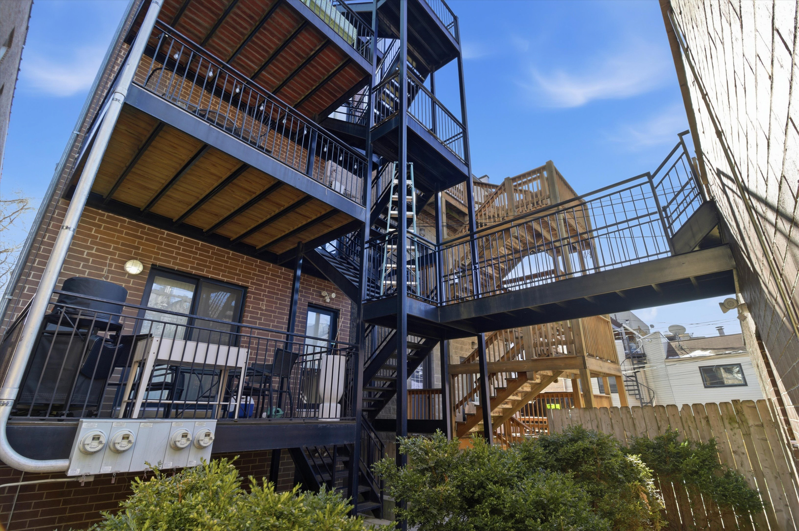 1076 N Marshfield Avenue Unit: 2