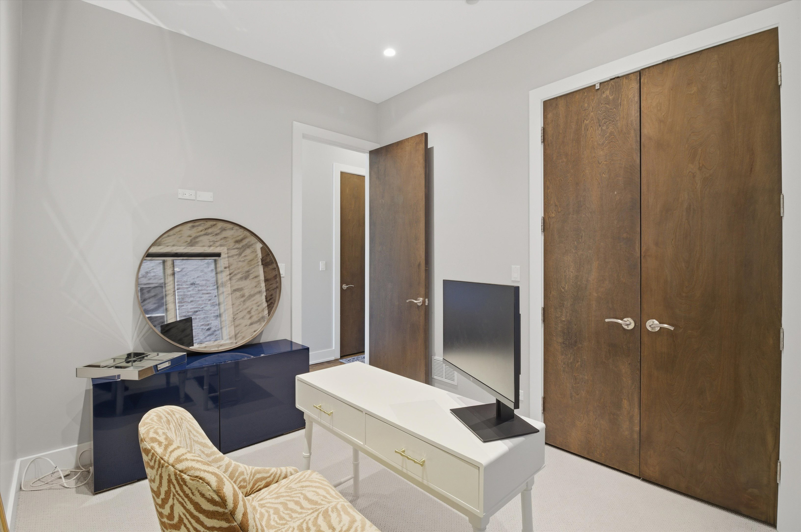 1076 N Marshfield Avenue Unit: 2