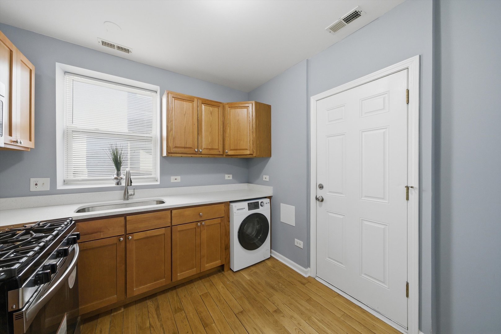 4752 N Albany Avenue Unit: 3