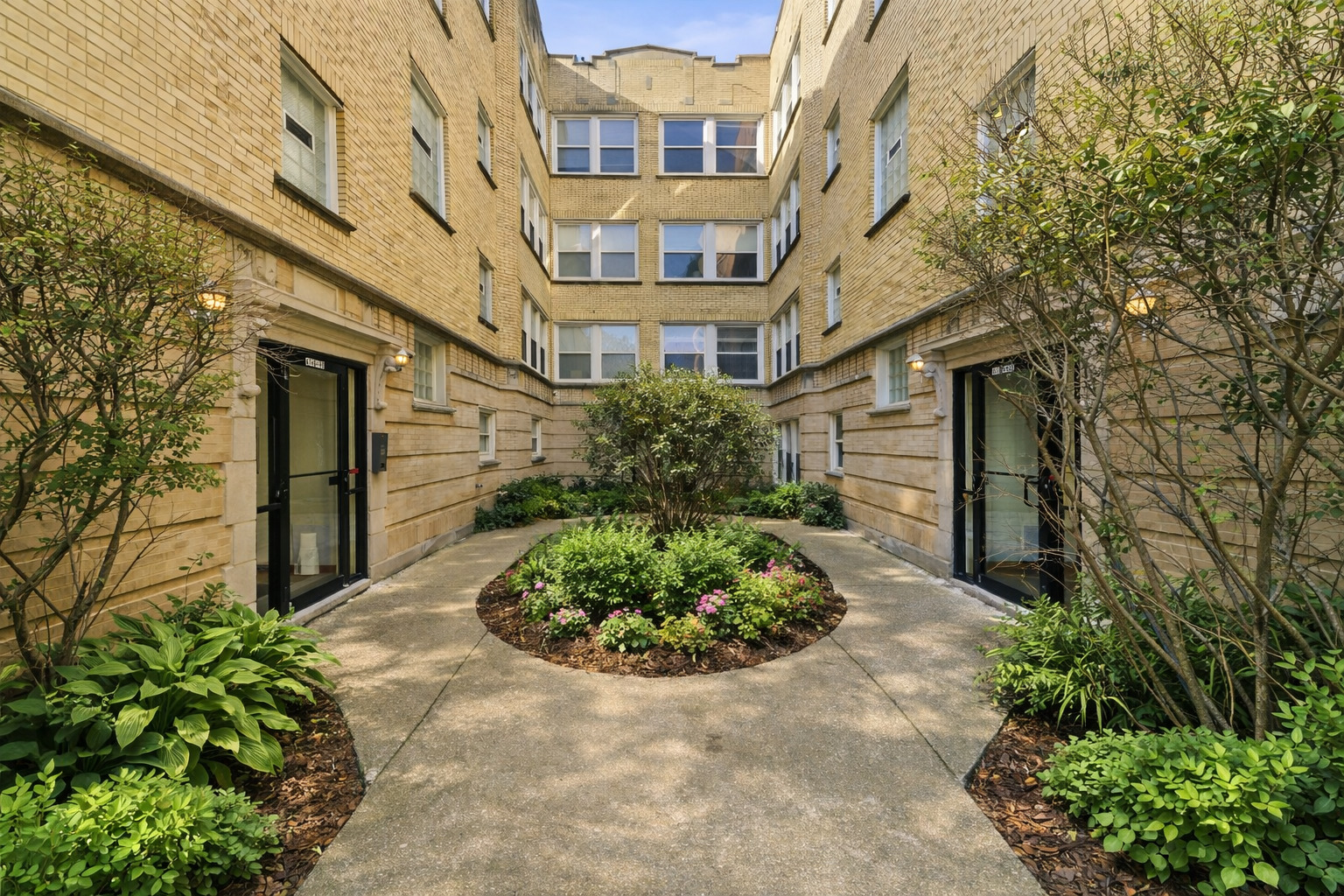 4752 N Albany Avenue Unit: 3