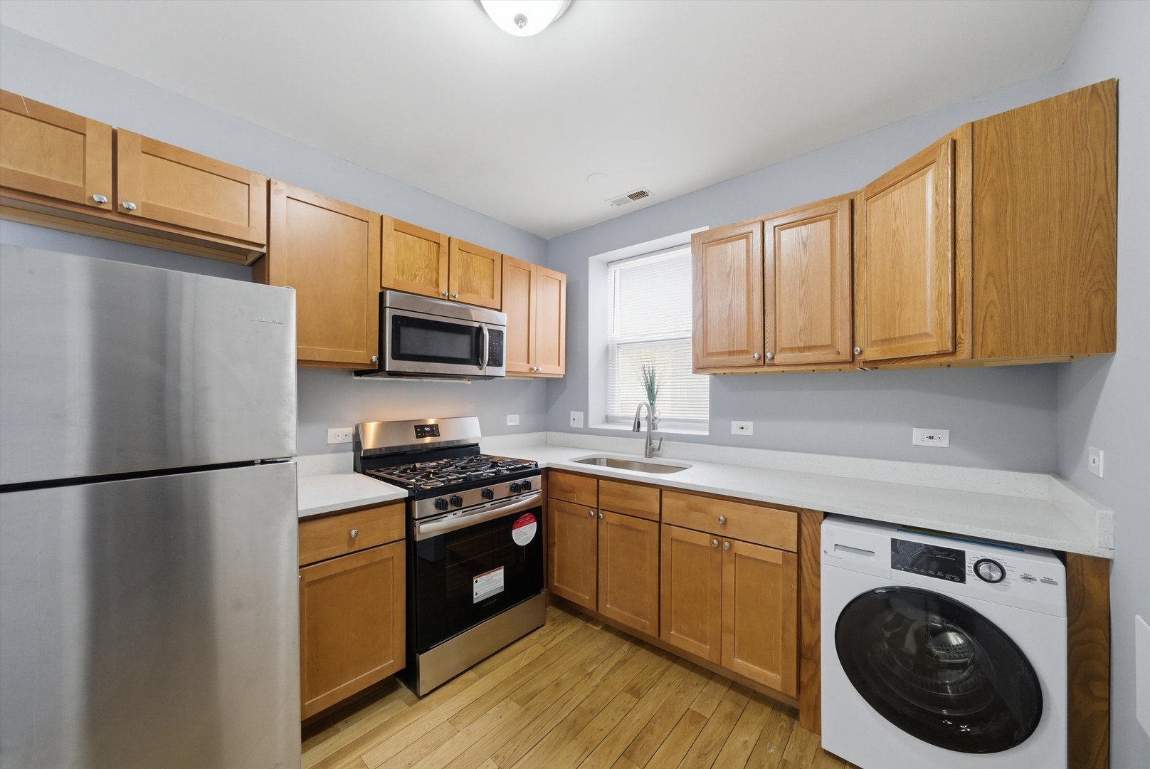4752 N Albany Avenue Unit: 3
