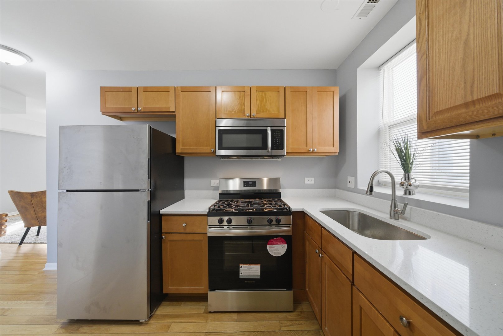 4752 N Albany Avenue Unit: 3