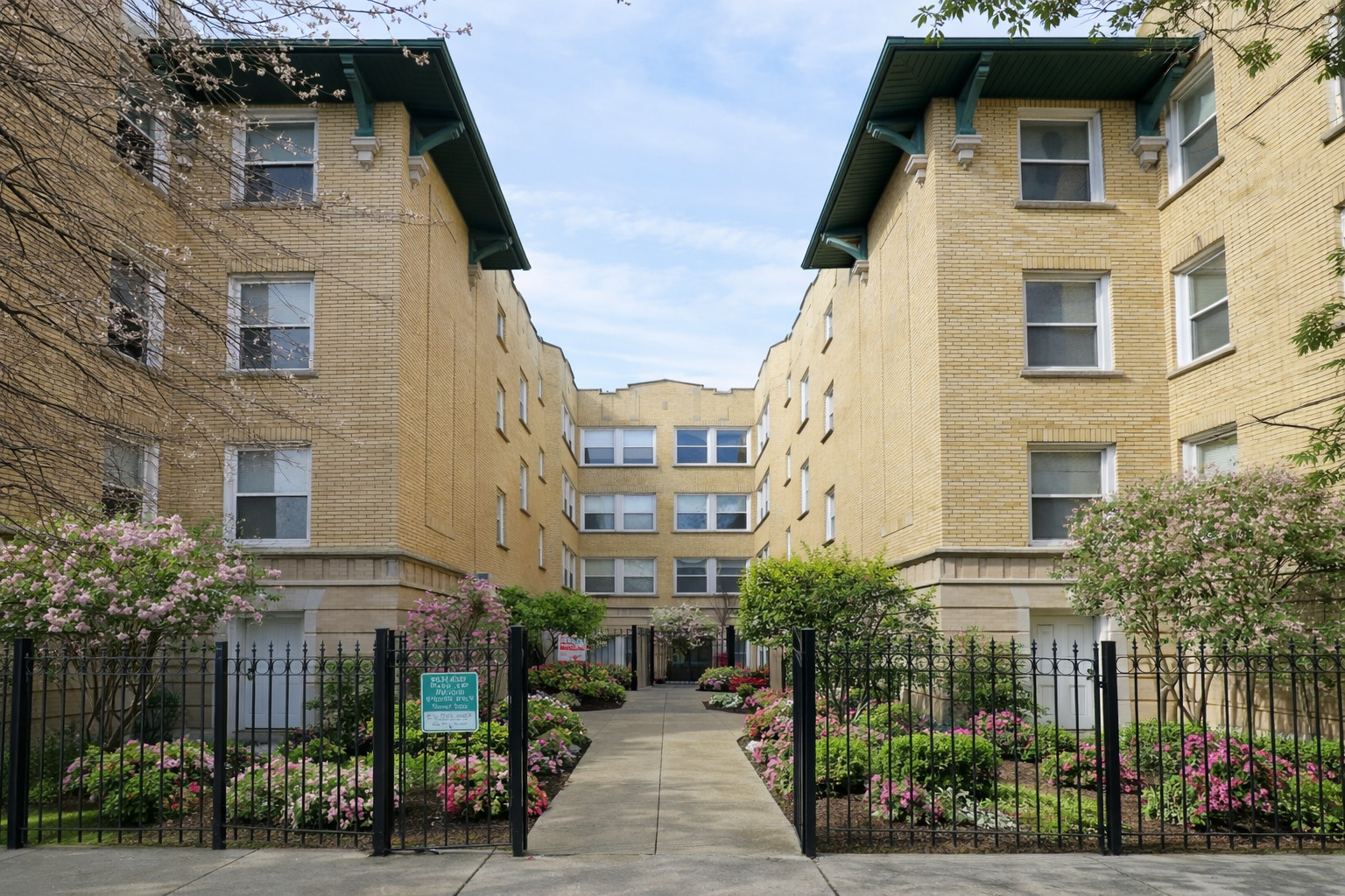 4752 N Albany Avenue Unit: 3